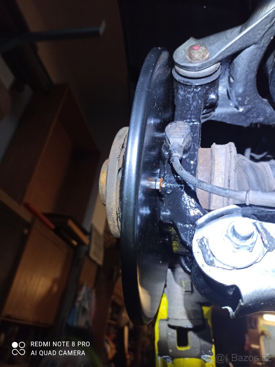 Nové prachové kryty / brzdové štíty Audi A6 Passat B5 - 4