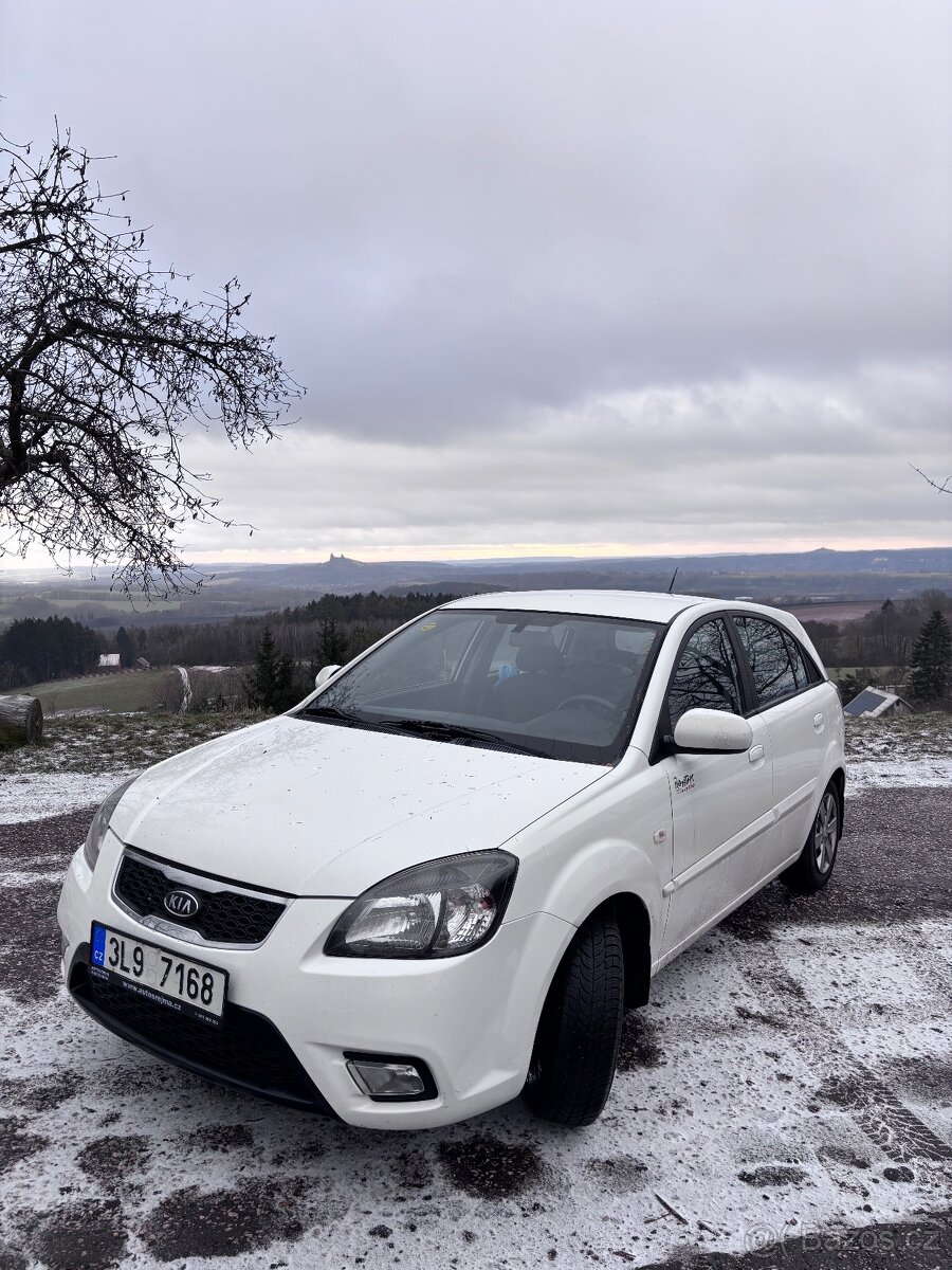 Kia Rio 1.4i 16V 2011 - 4