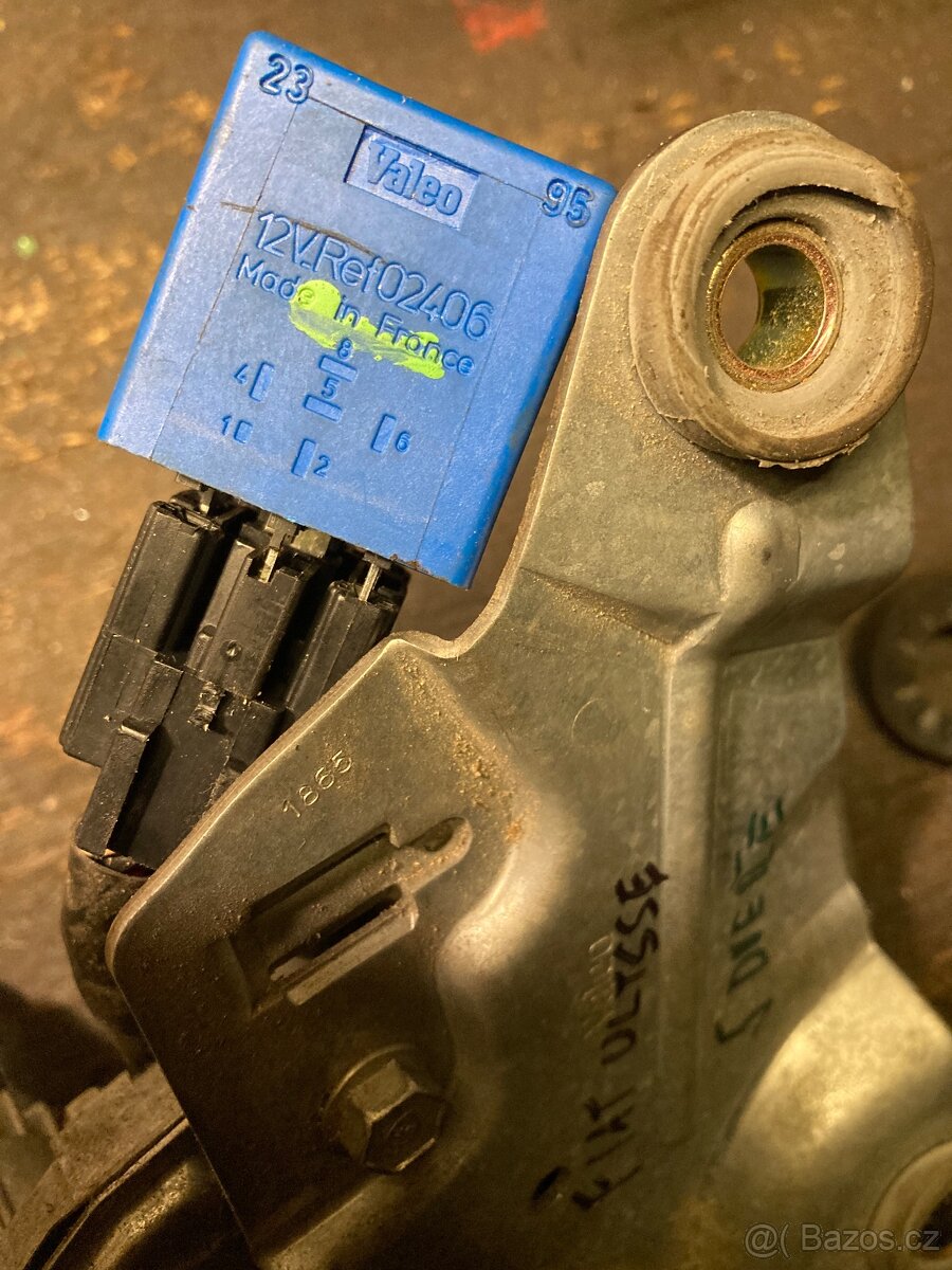 Motorek stěračů 5dveře - 4