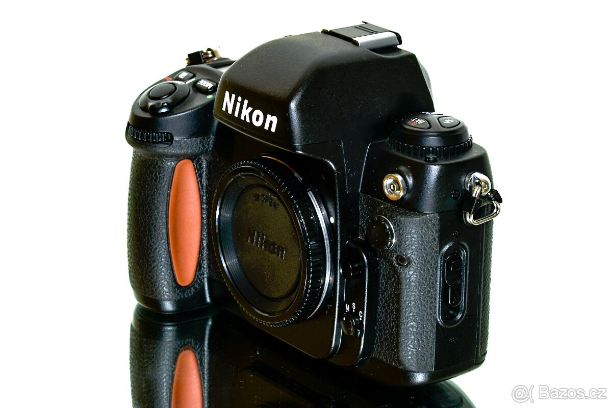 Nikon F100 TOP STAV - 4