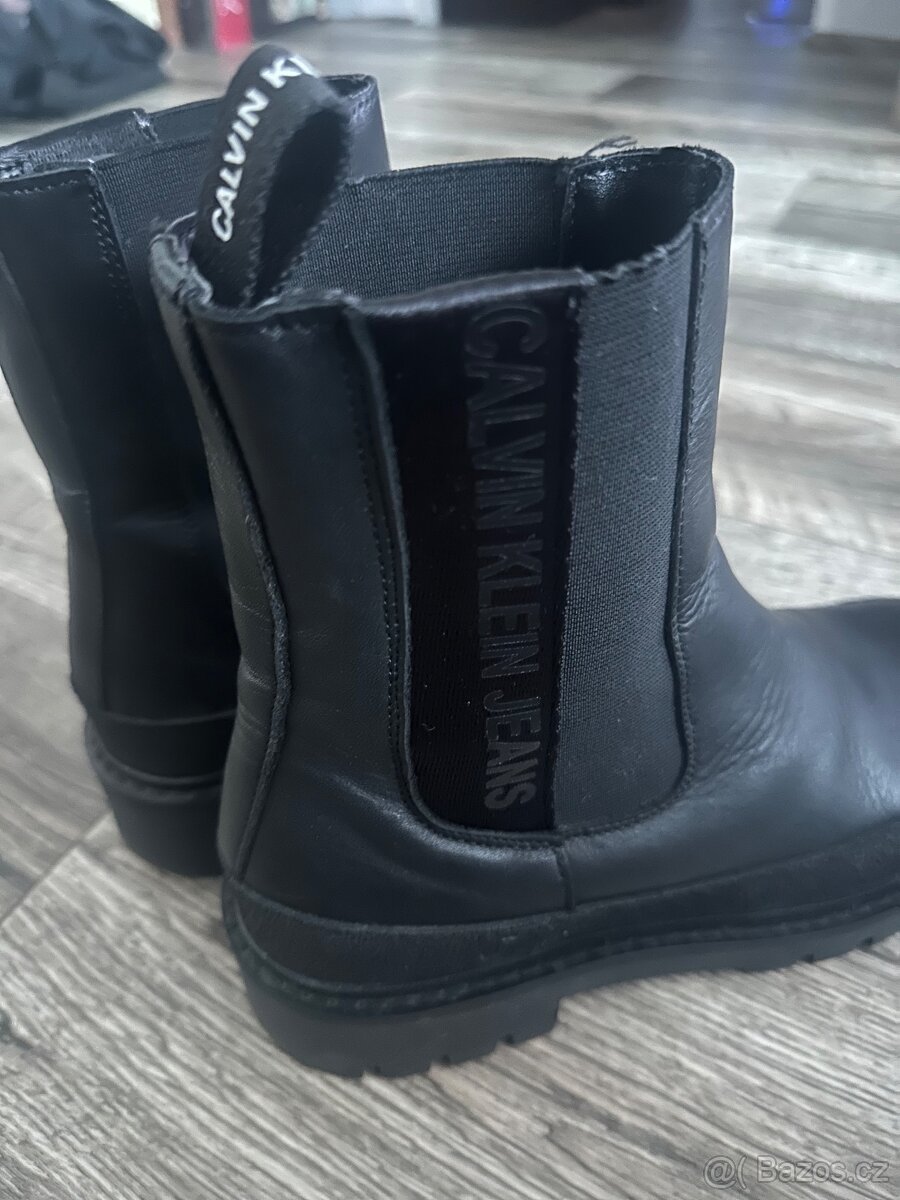 Calvin Klein Jeans černé kožené kotníkové boty – nové - 4