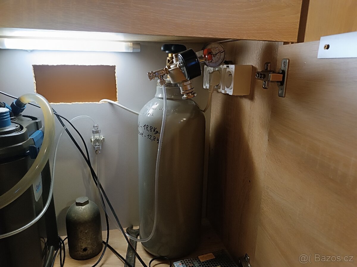 Akvárium se skříňkou - 4