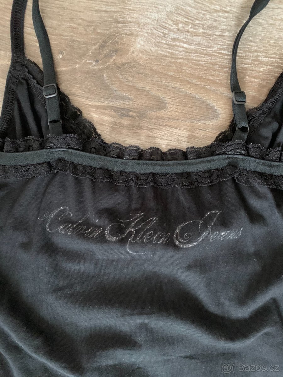 Černé tílko Calvin Klein Jeans s krajkou - 4