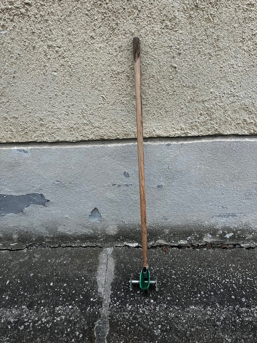 Prodám ruční jednořádkový secí stroj, sázečku - 4