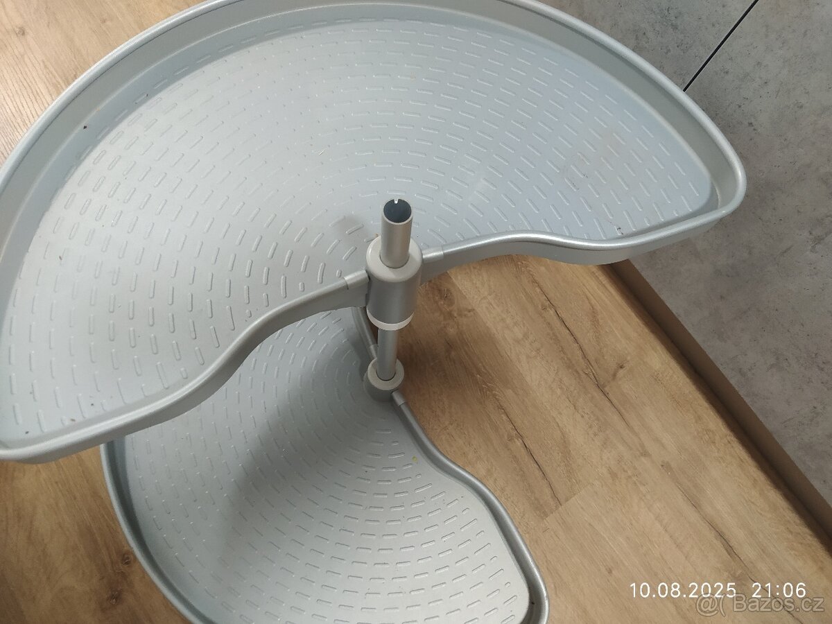 Otočné police do kuchyňské linky - 4