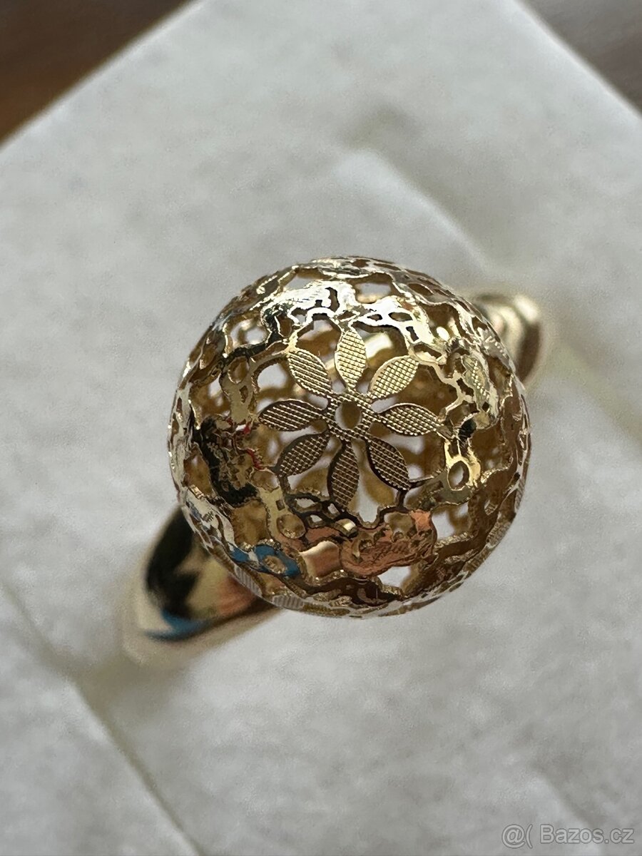 Zlatý dámský prsten, kulička - 4