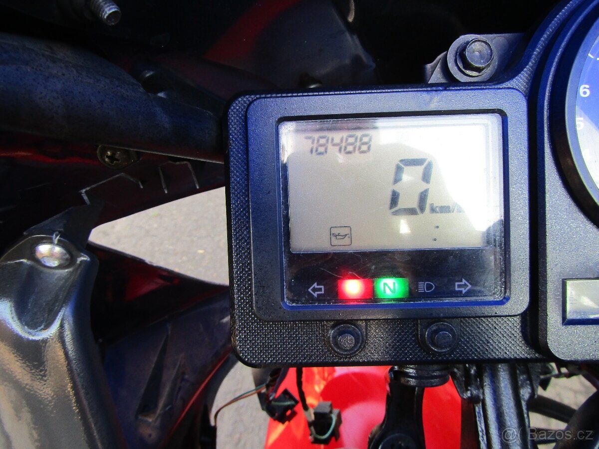 Honda CBR 900RR SC44 - 4