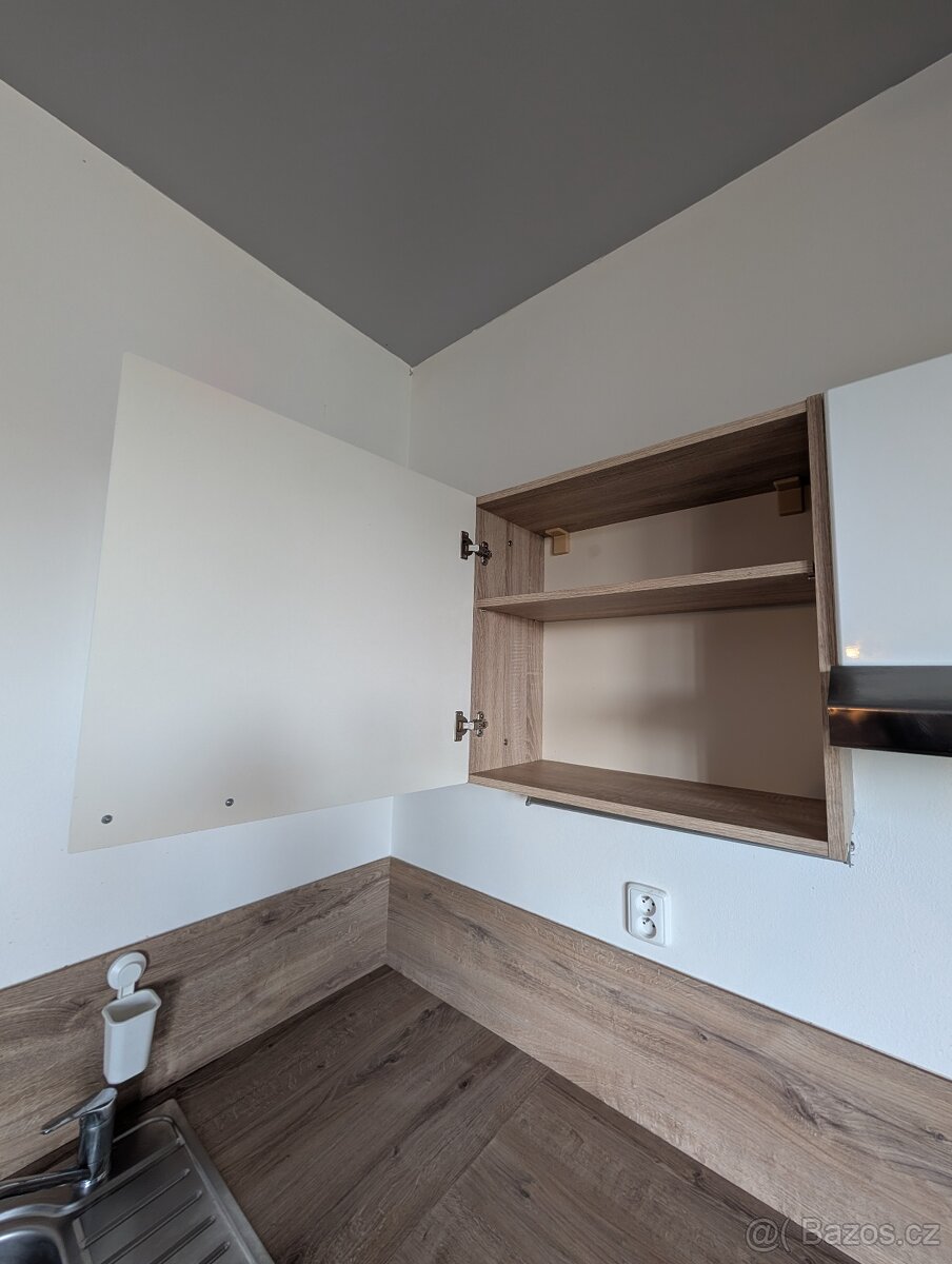 Rohová kuchyňská linka se spotřebiči - 4