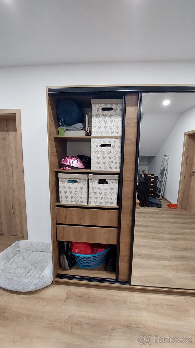 Šatní skříň. - 4
