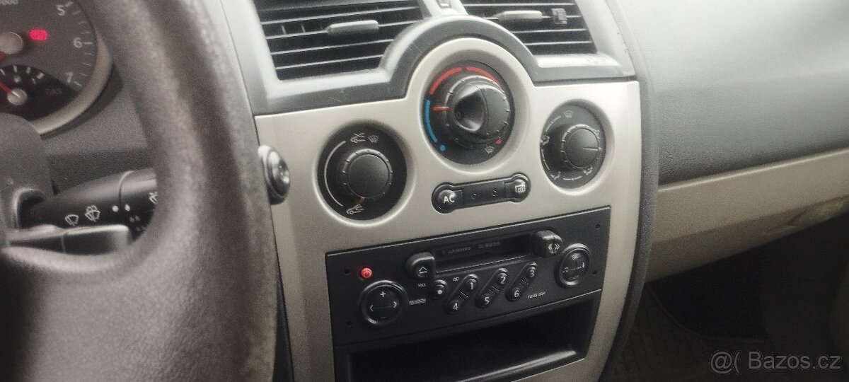 Renault Megane II 1,6 16V 83kW rok 2003 - 4