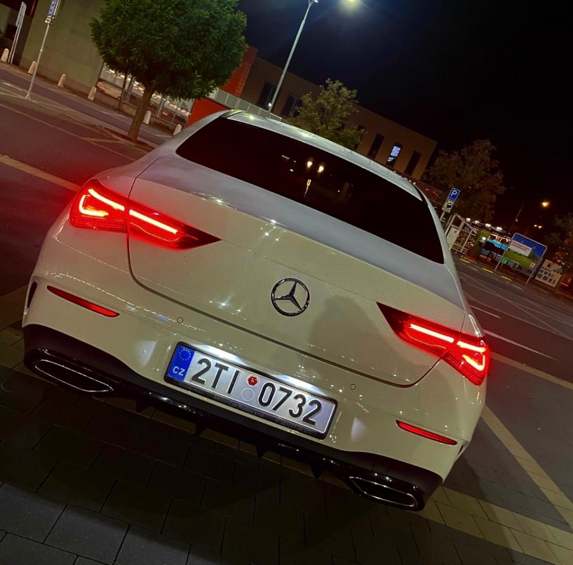 Mercedes Benz CLA - 4