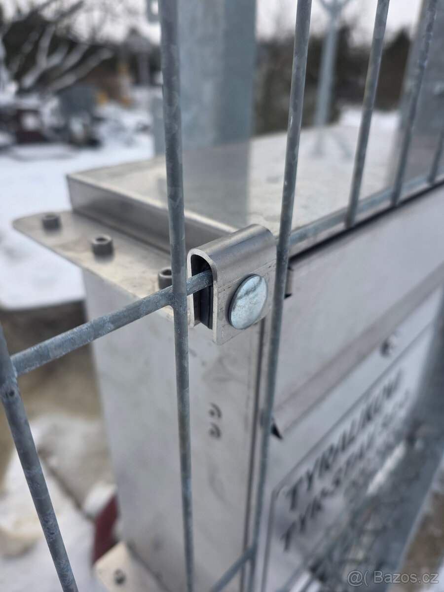 Poštovní schránka - 4