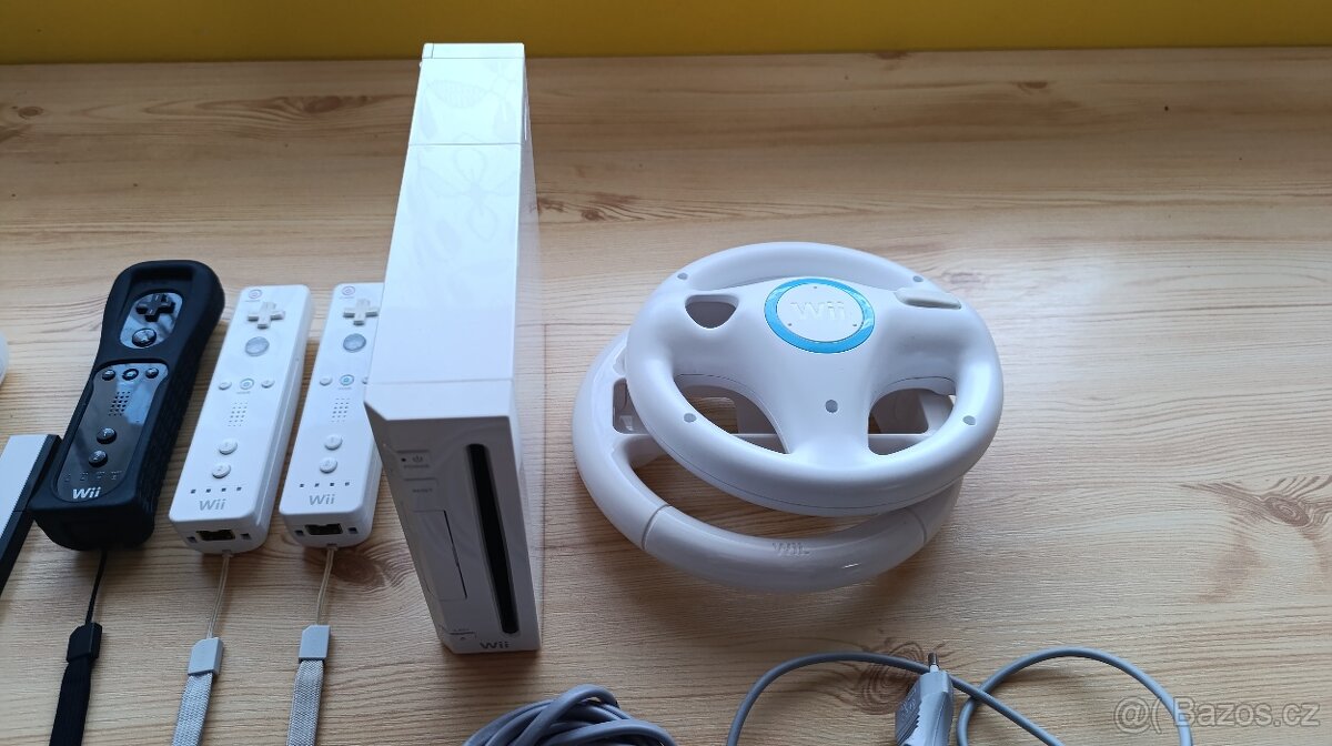 Nintendo Wii + 3 ovladače, 2 volanty - 4