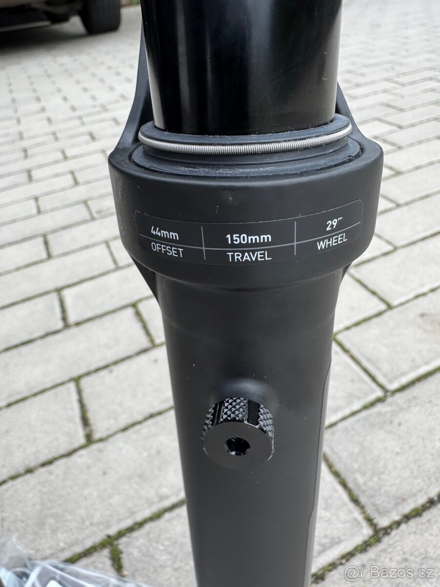 Vidlice Rock Shox Lyrik Select+ (Charger 3.1 RC2) 150mm 29" - 4