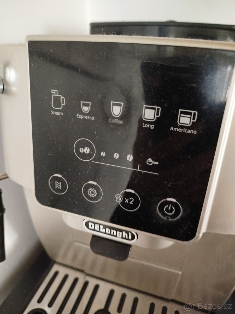 Kávovar DeLonghi Magnifica - 4