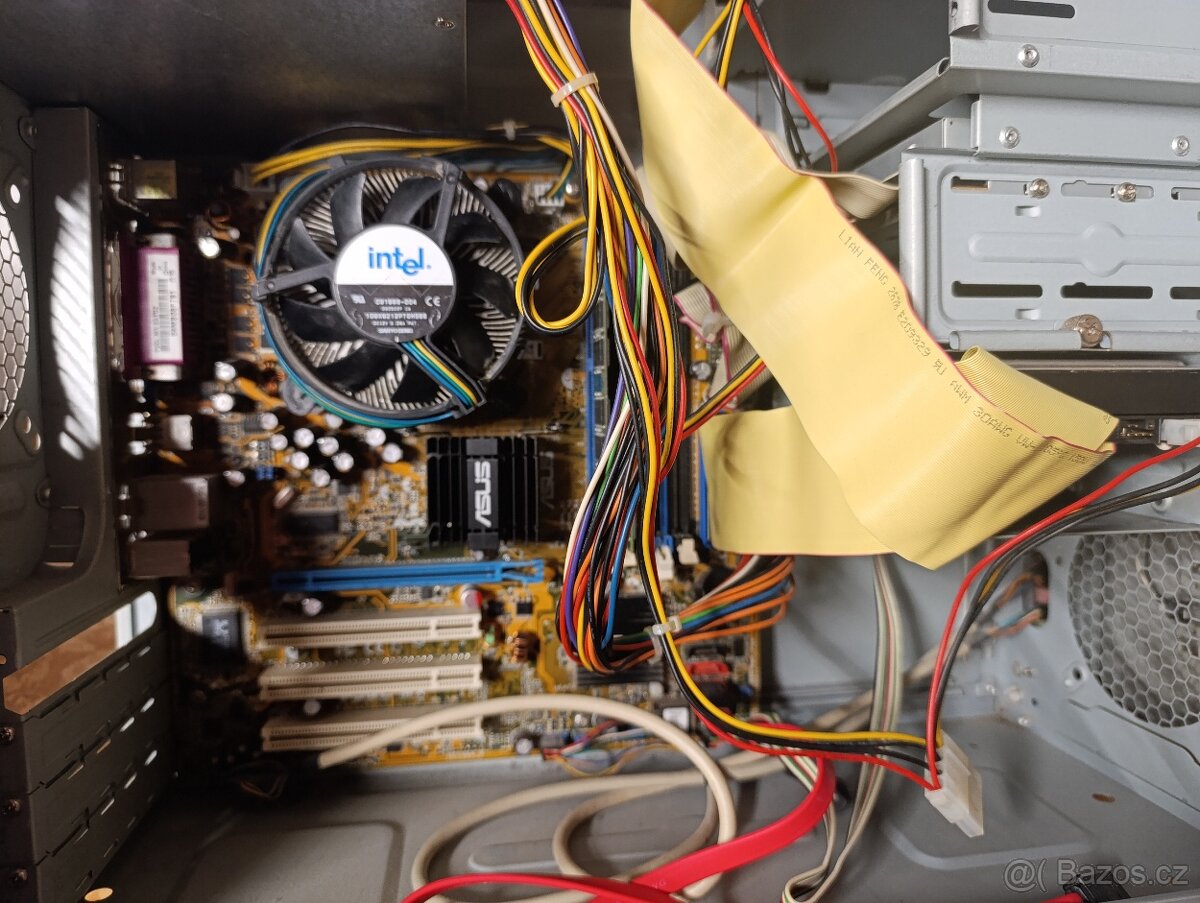 počítač Celeron 2,5 ghz - 4