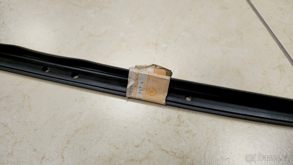 Škoda Felicia - těsnění přední kapoty - 4