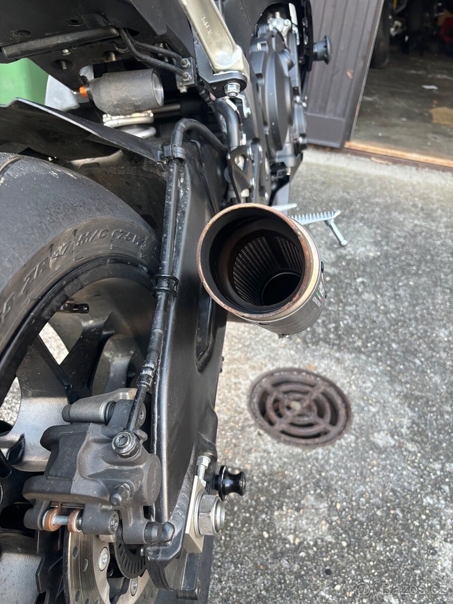 Yamaha R1 2018 najeto 3600 km - 4