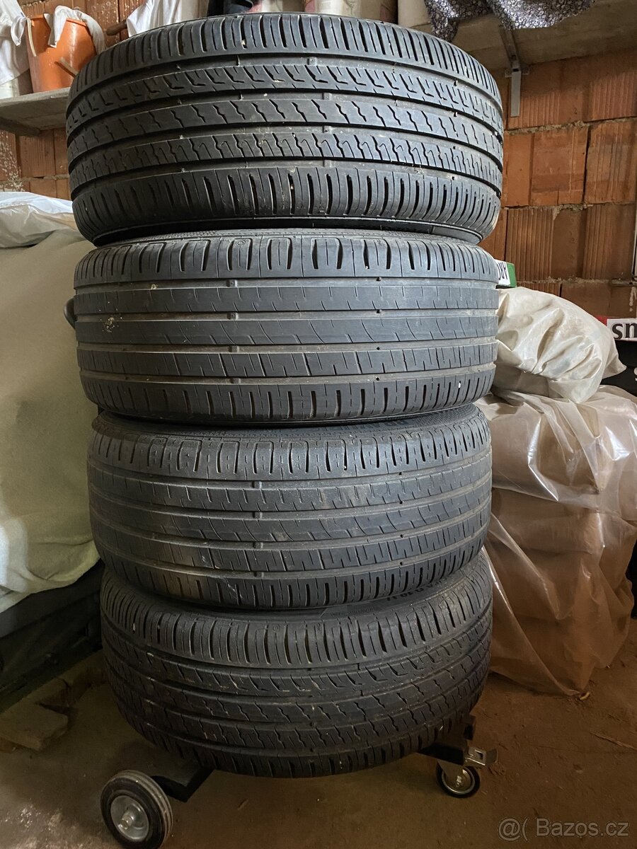 Kola Mercedes-Benz - 4