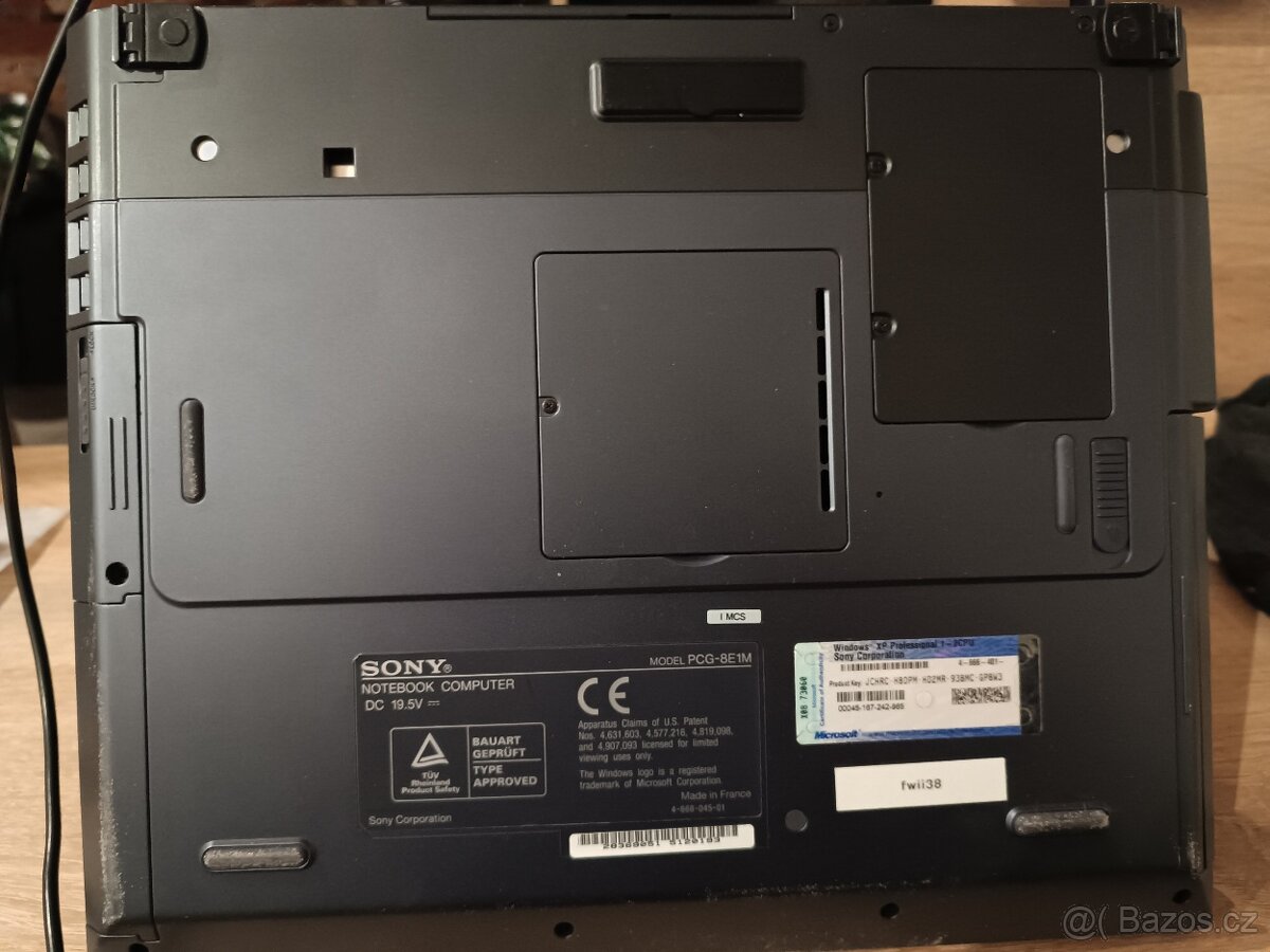 Prodám notebook retro plně funkční z roku 2002 - 4