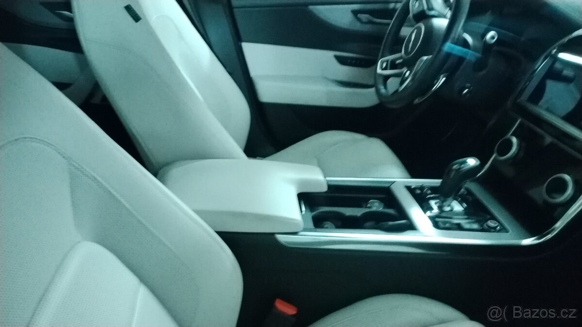 Prodej Jaguar xe dynamic 241kw300k 2019 - 4