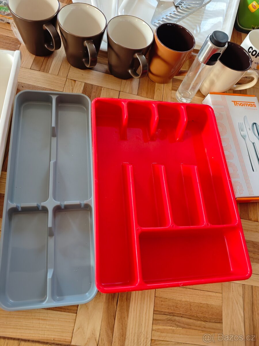 Příbory, talíře, hrnky....... - 4