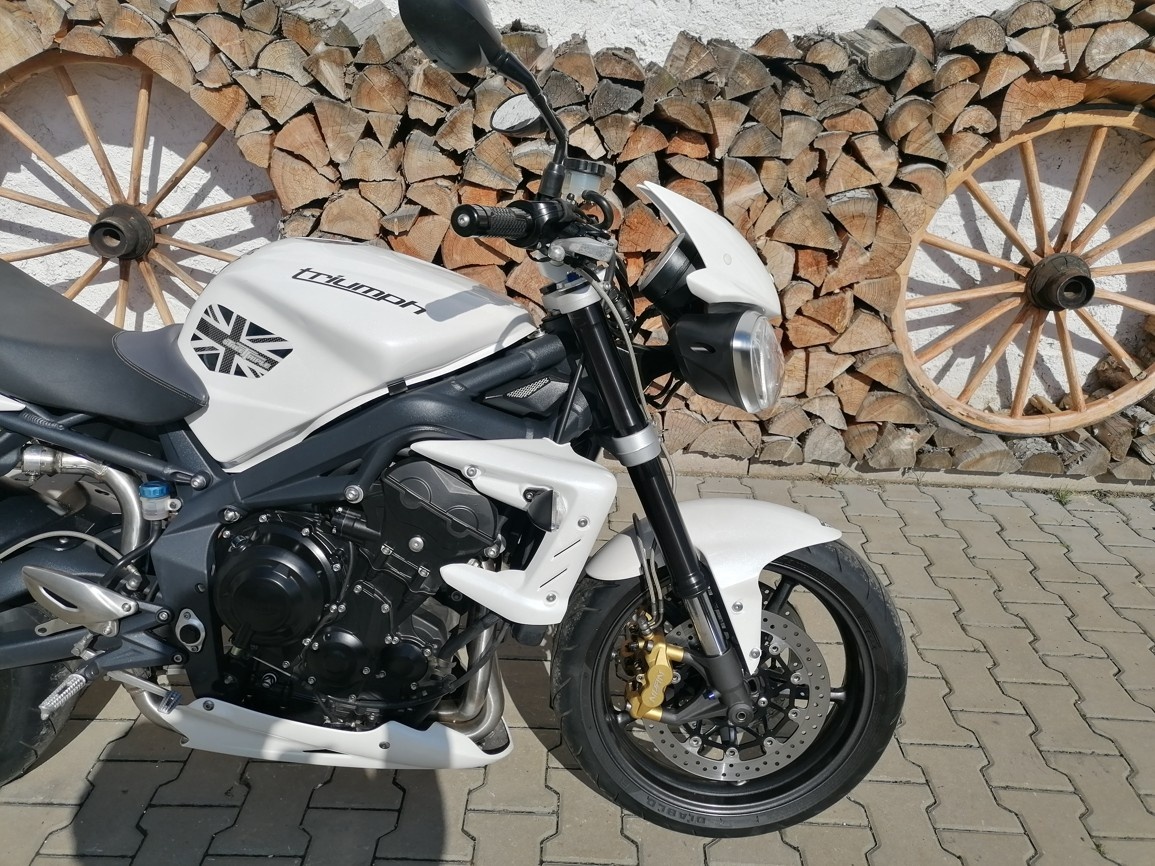 TRIUMPH STREET TRIPLE 675 R - 4