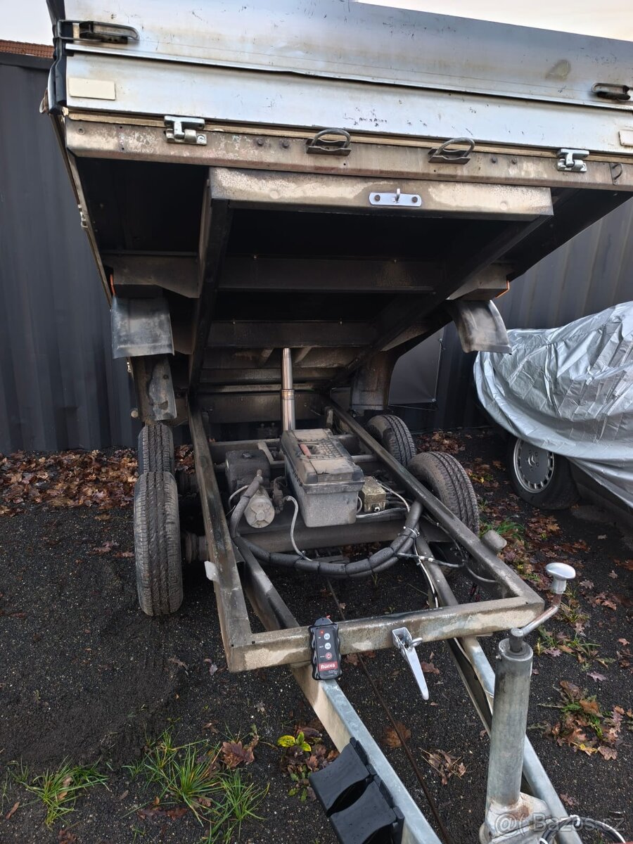 Bržděný přívěsný vozík - 4
