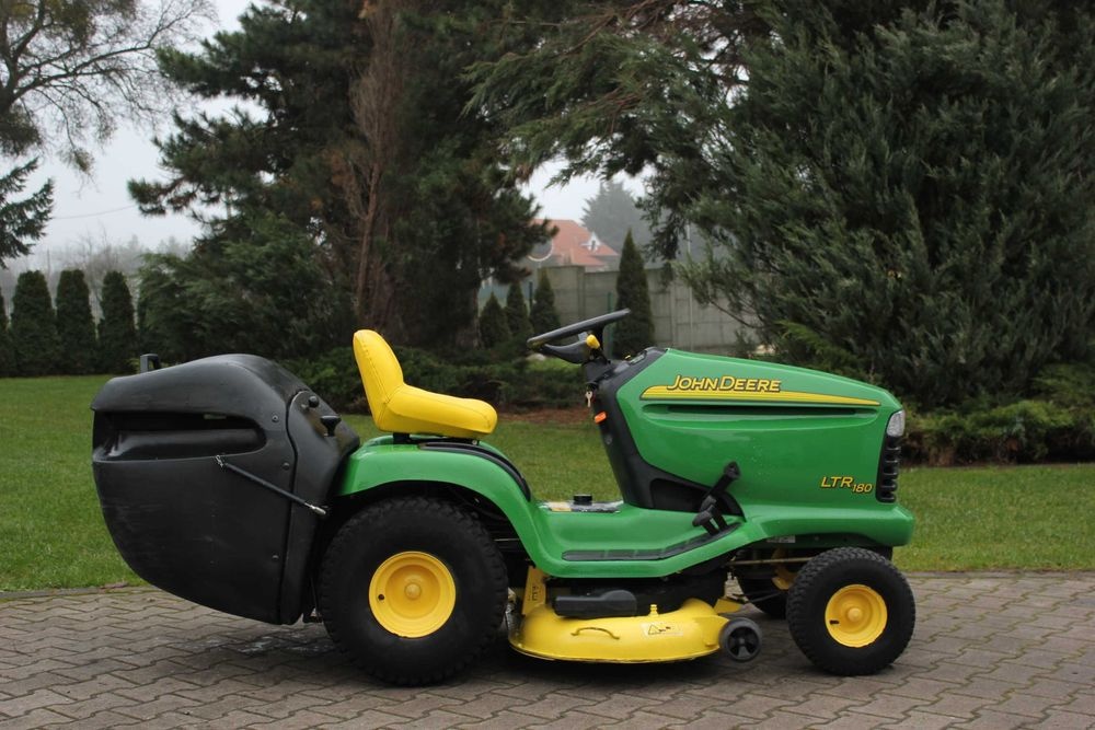 Zahradni traktor John Deere ltr180 - 4
