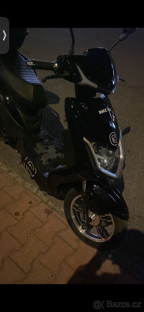 Elektroskútr RACCEWAY E-FICHTL - 4