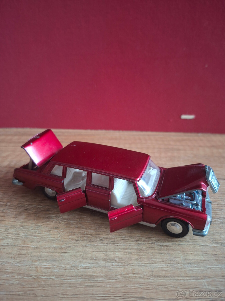 Mercedes Benz 600 - 4