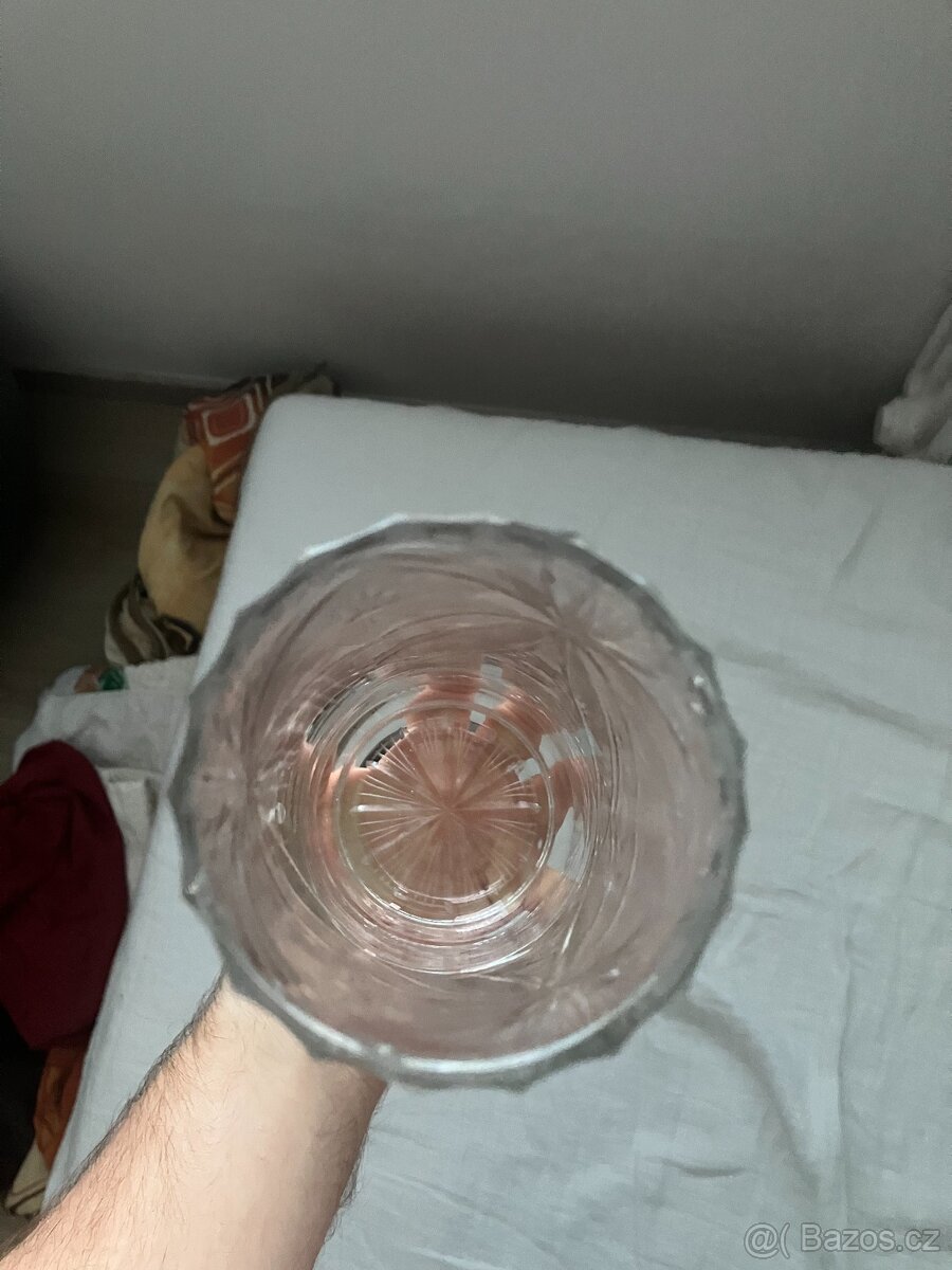 Broušená skleněná váza - 4