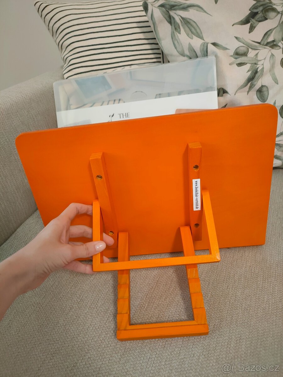 Stojan na knihy celodřevěný - 4