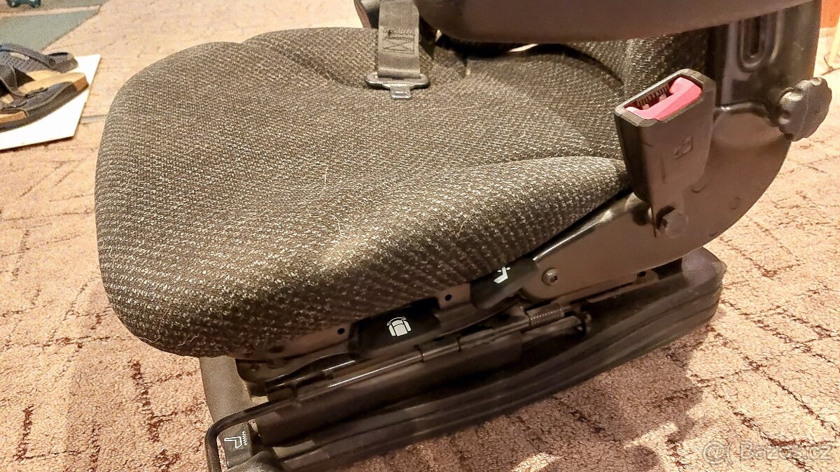 Prodám novou sedačku ZETOR - 4