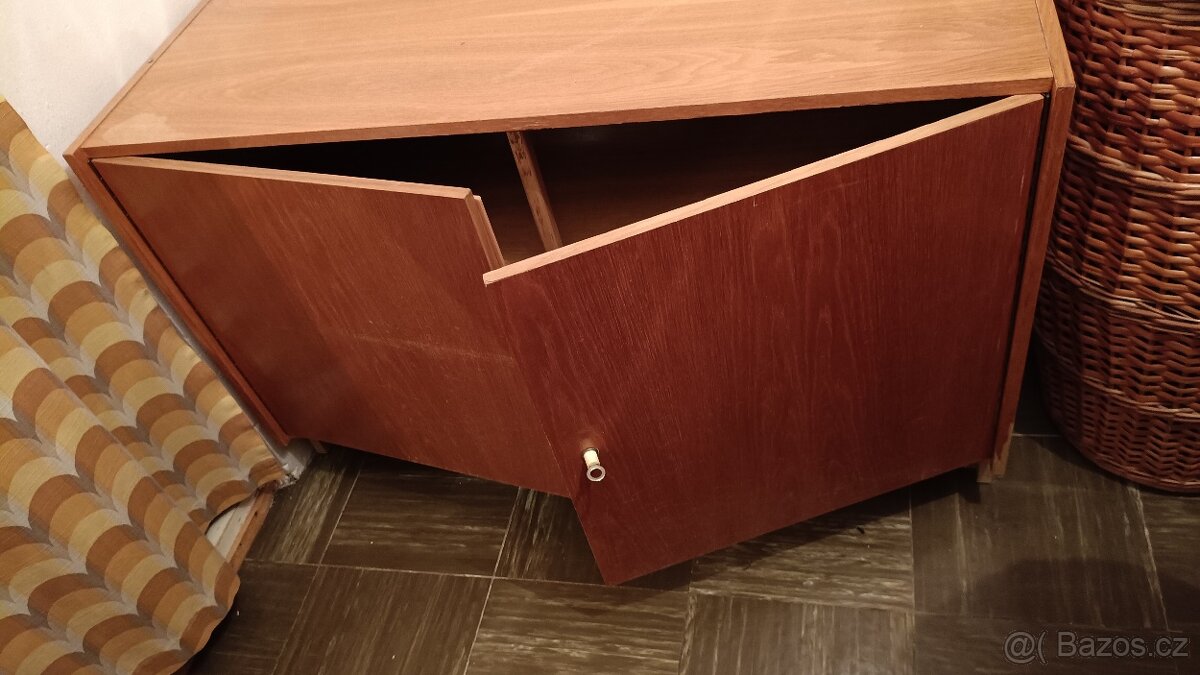 Komoda - 4