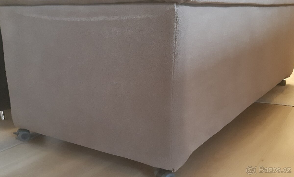 Taburet čalouněný na kolečkách - 4
