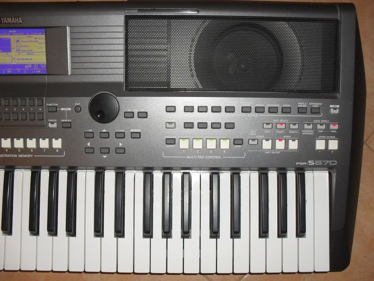 Yamaha PSR S670 - 4