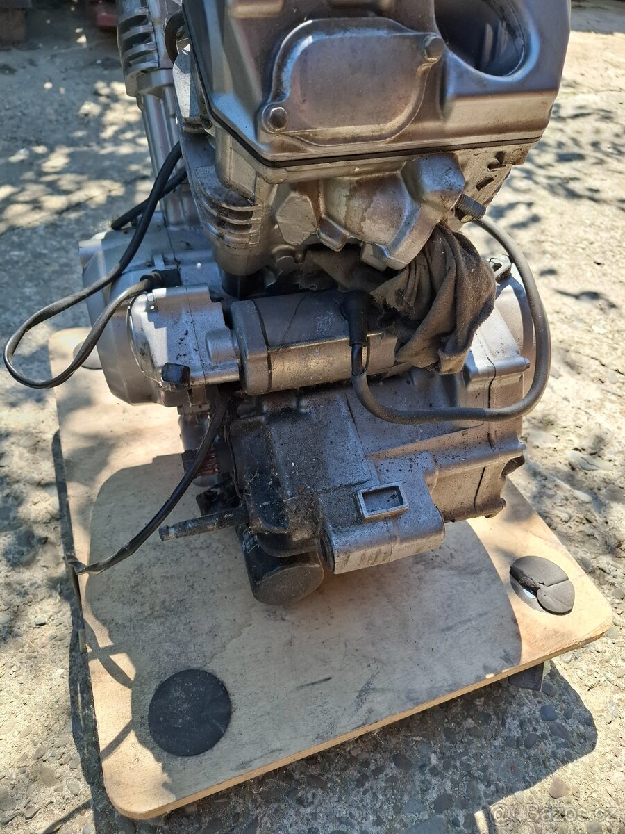 Honda Transalp 650, MOTOR - 4