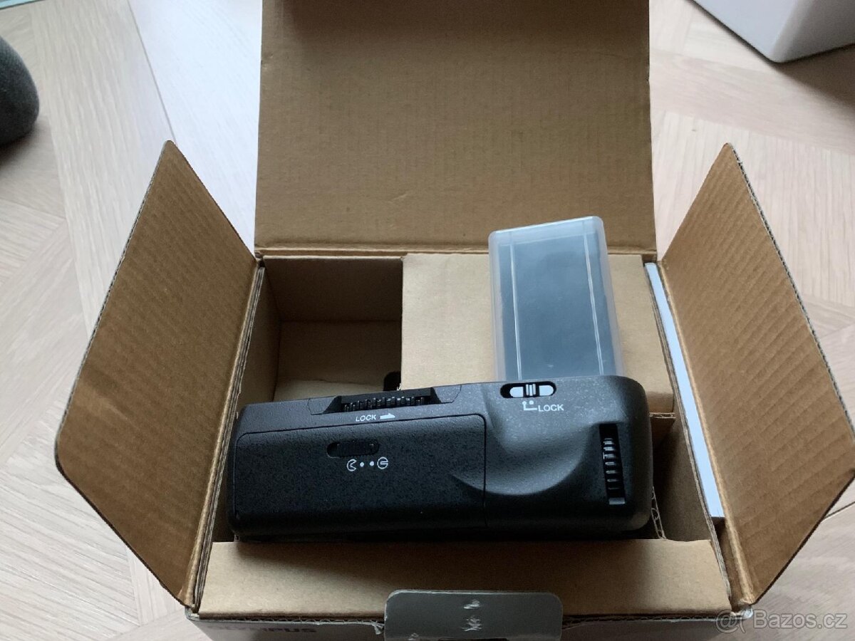 olympus, zrcadlovka, blesk, grip - 4