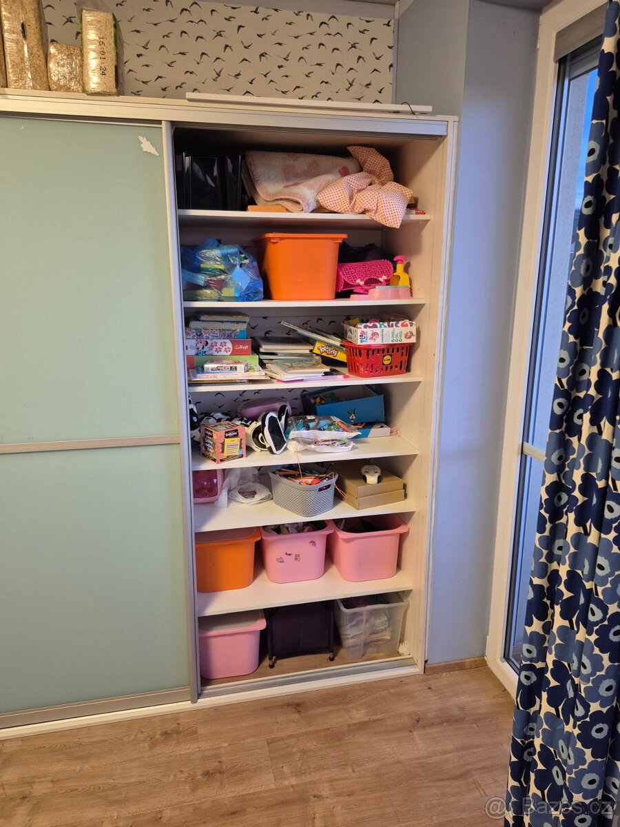 Skříň s posuvnými dveřmi - 4