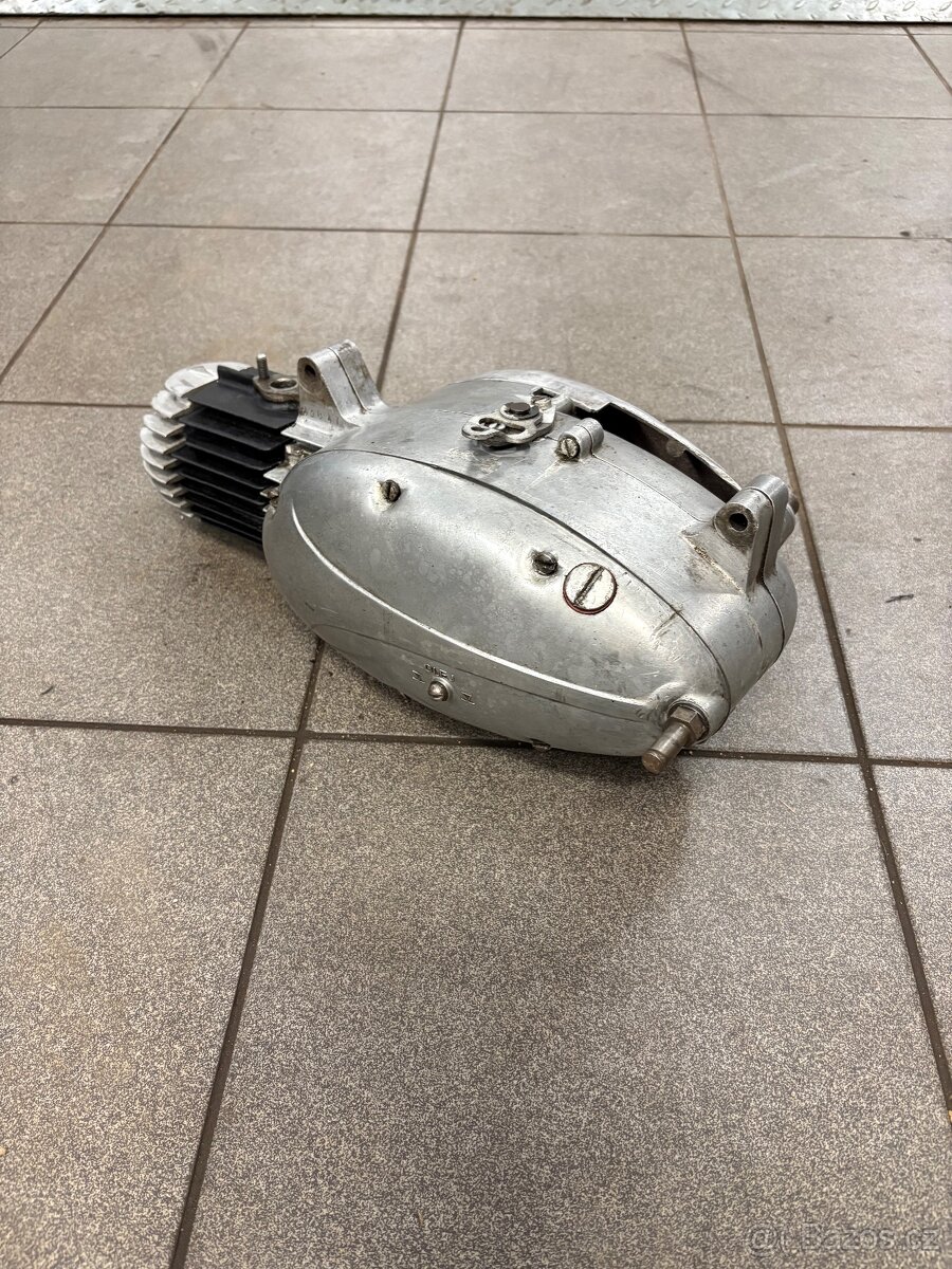 Jawa 555/550 motor - 4