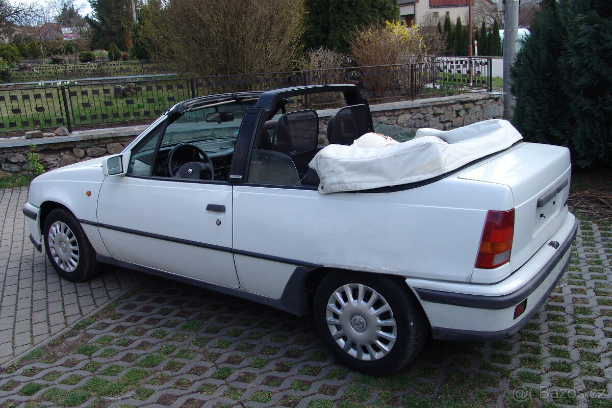 Opel Kadett cabrio 1.6i Bertone - 4