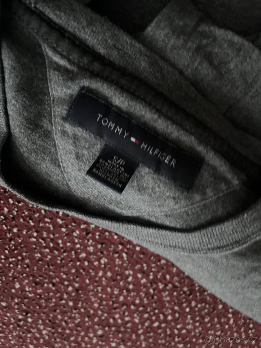 Tommy Hilfiger - 4