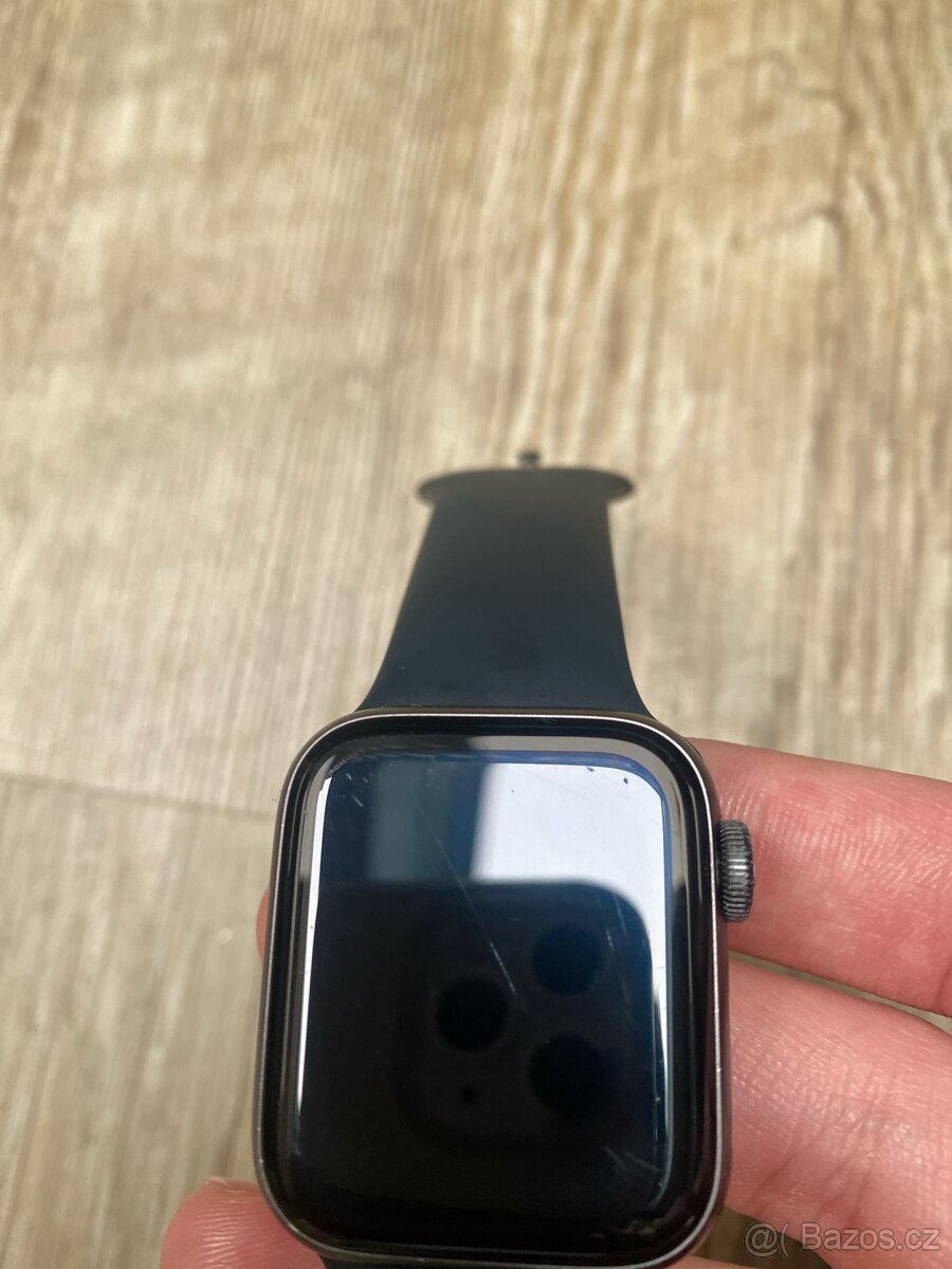 Apple Watch SE - 4