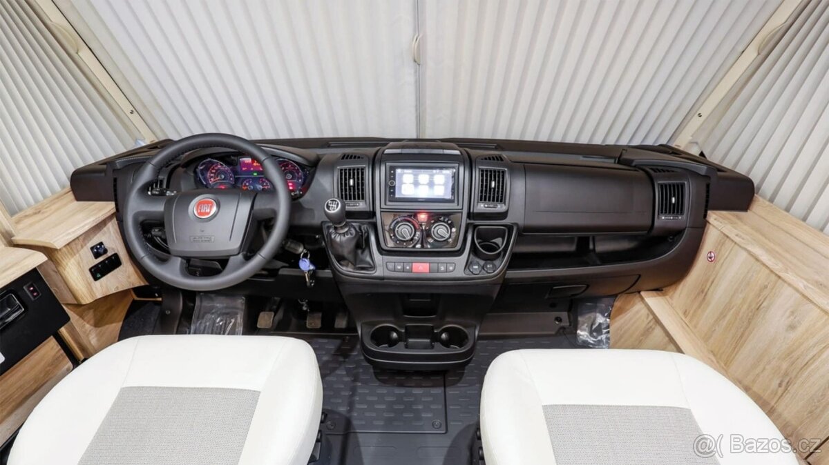 EURA MOBIL 725QB - 4