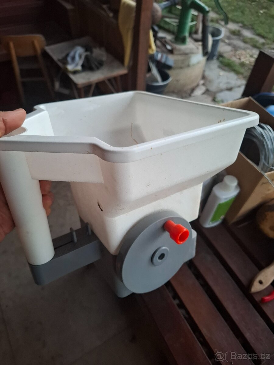 Ruční metač, rozmetač hnojiva, ruční secí stroj - 4