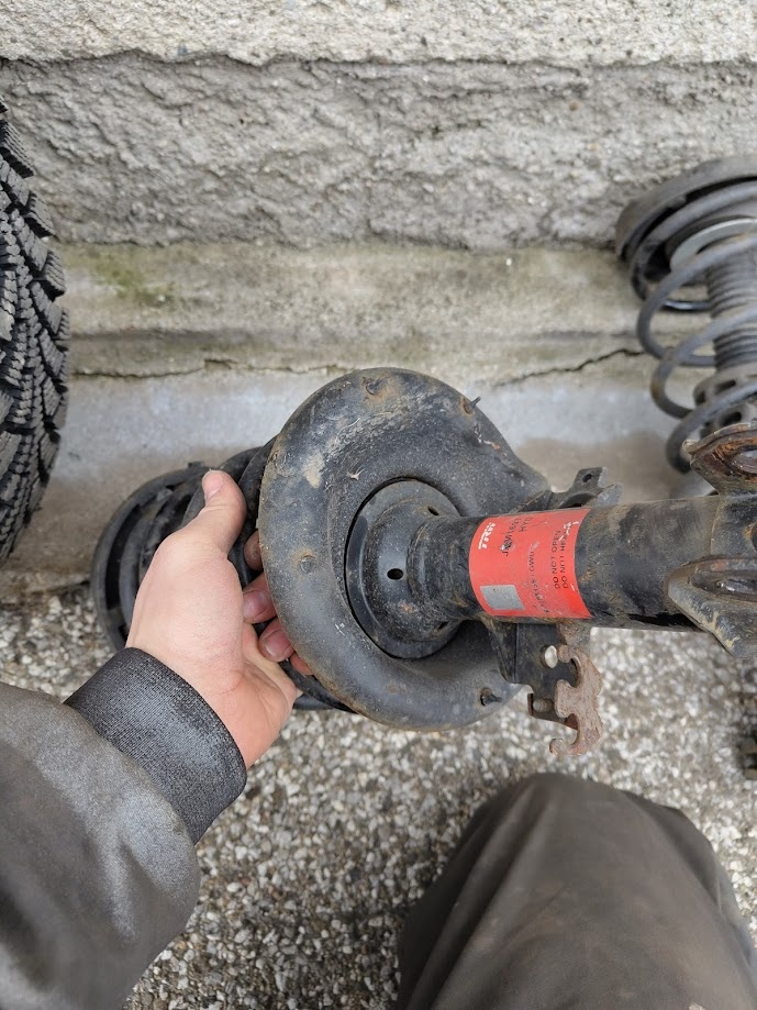 Misky tlumičů Renault laguna 1 - 4