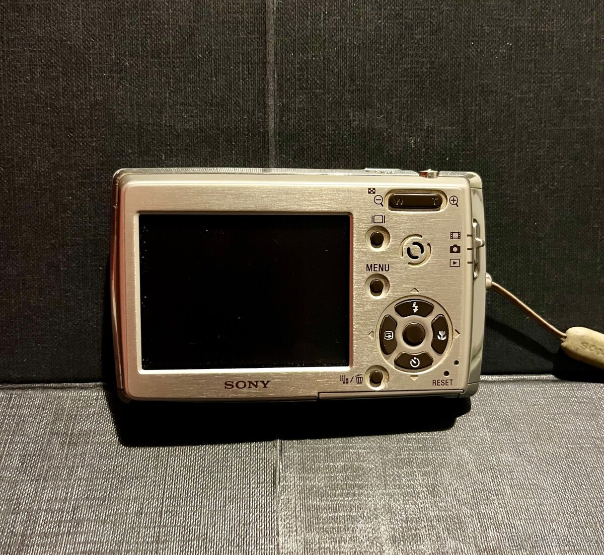 Sony CyberShot DSC-T33 – 5 Mpx, 3× optický zoom, CCD snímač - 4