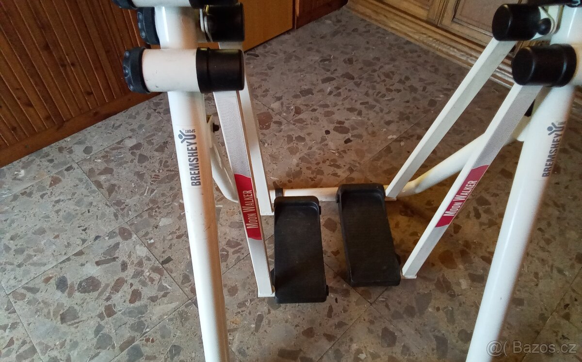 POSILOVACÍ STROJ MOON WALKER - 4