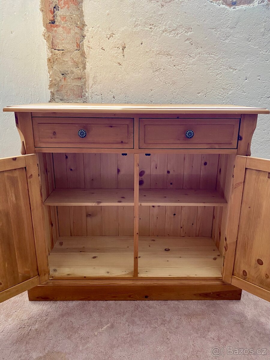 Skříňka z masivu - 4